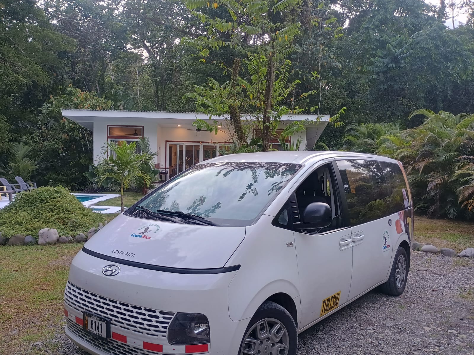 Private vehicle Eagles Shuttle Costa Rica